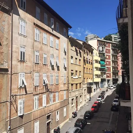 Degli Apiari 아파트